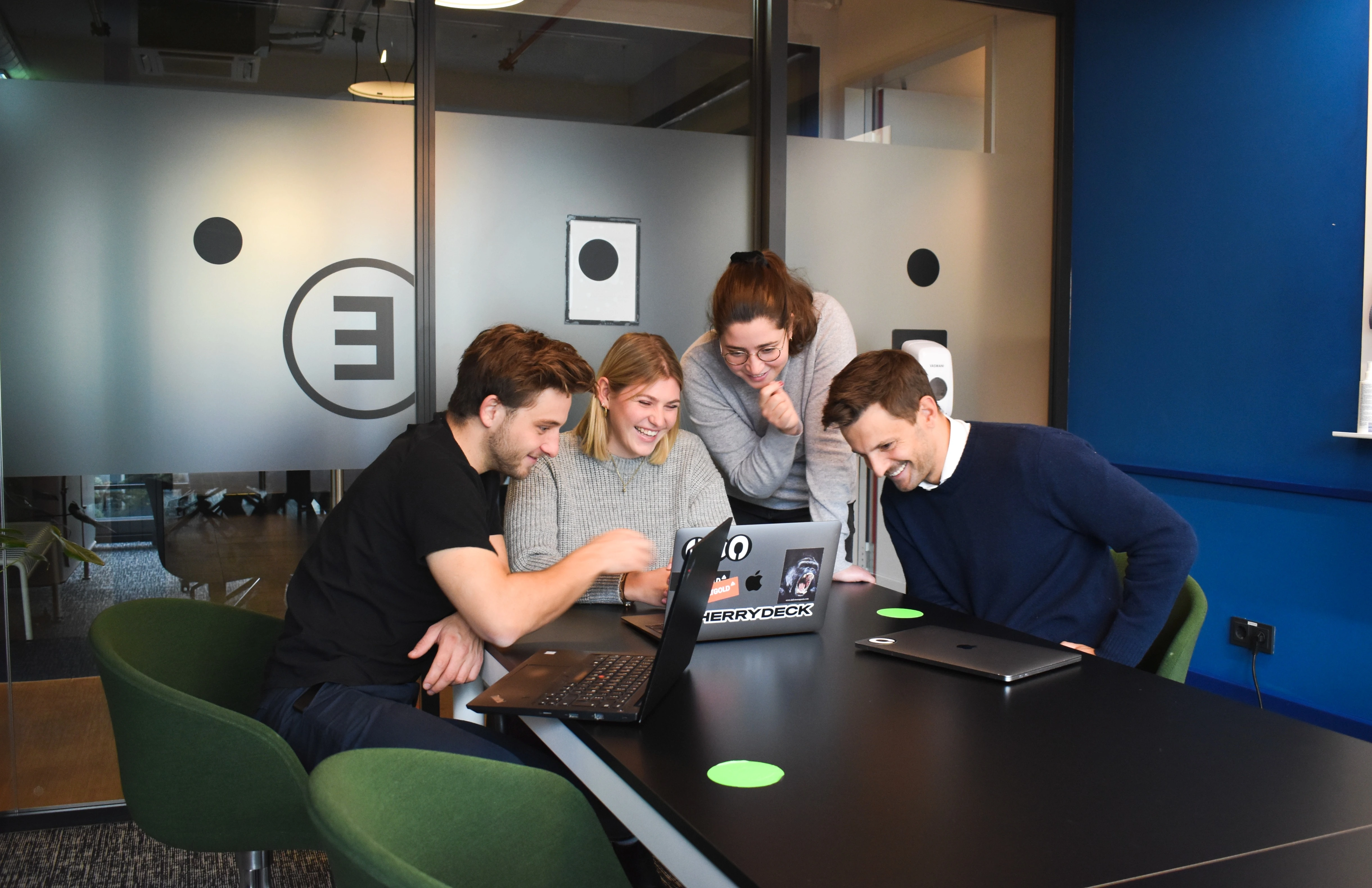 VivaDrive team collaborating